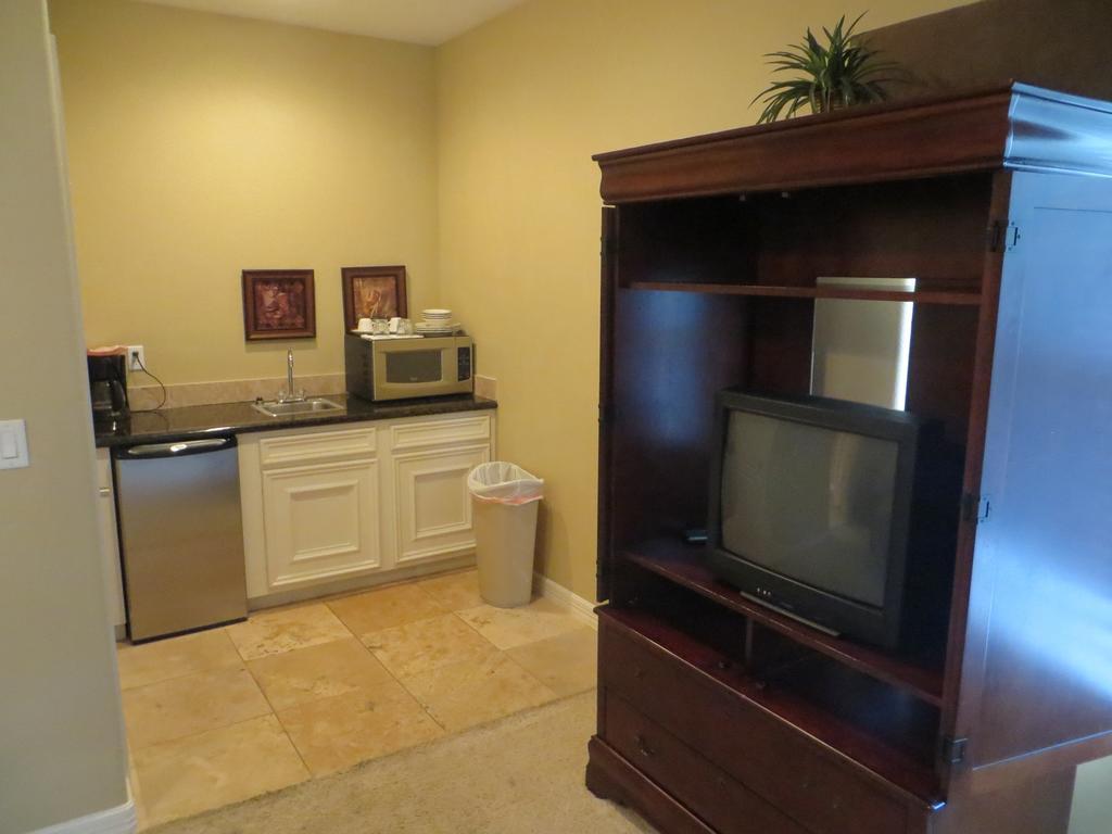 Sunset Harbor Resort Willis Room photo