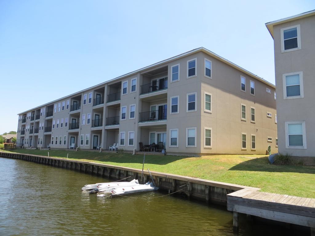 Sunset Harbor Resort Willis Exterior photo