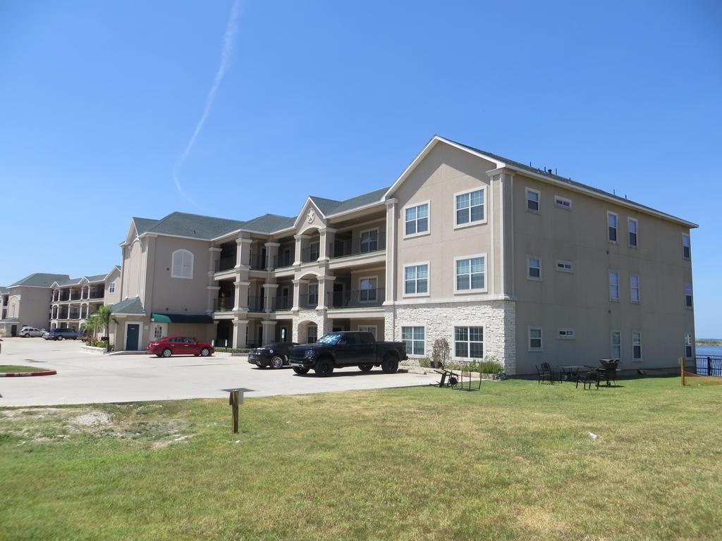 Sunset Harbor Resort Willis Exterior photo