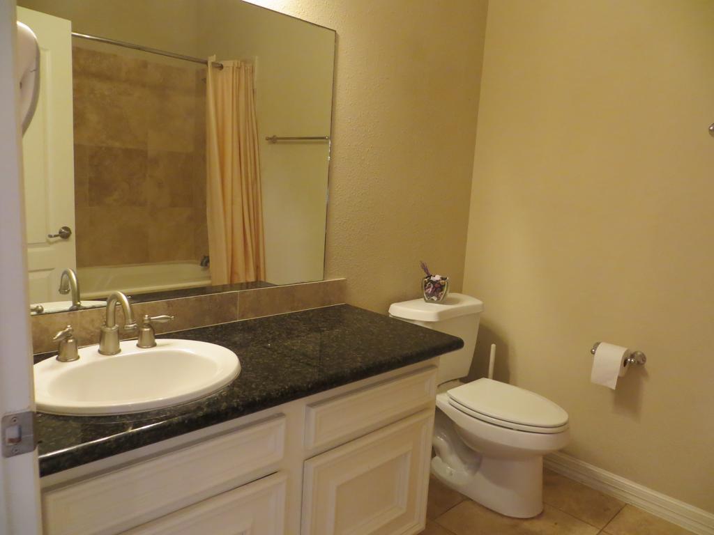 Sunset Harbor Resort Willis Room photo